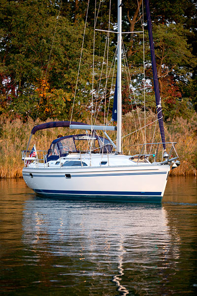 Catalina 355 motoring