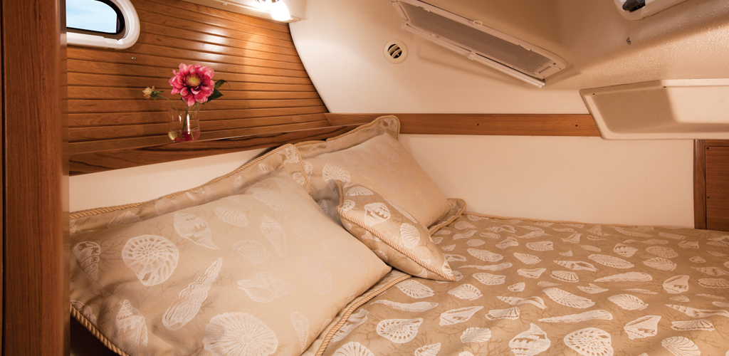 Catalina 355 cabin
