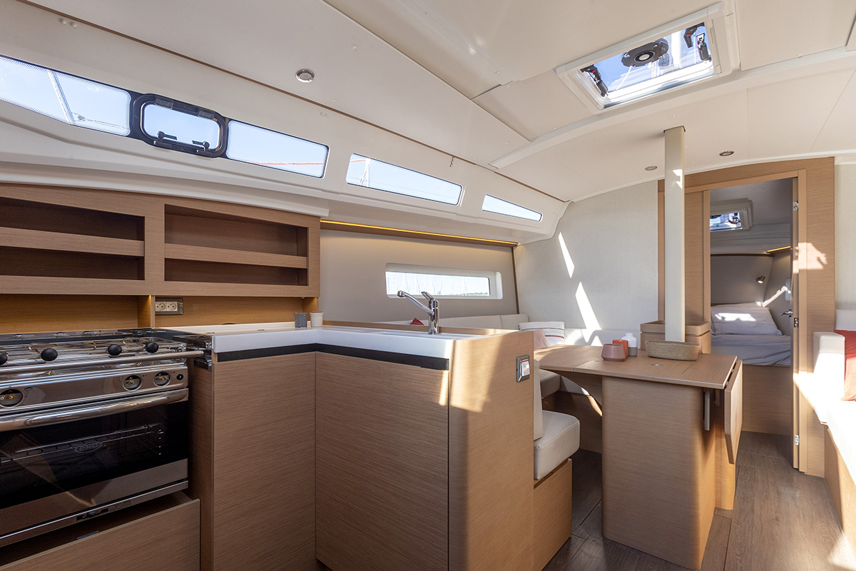 Sun Odyssey 380 1