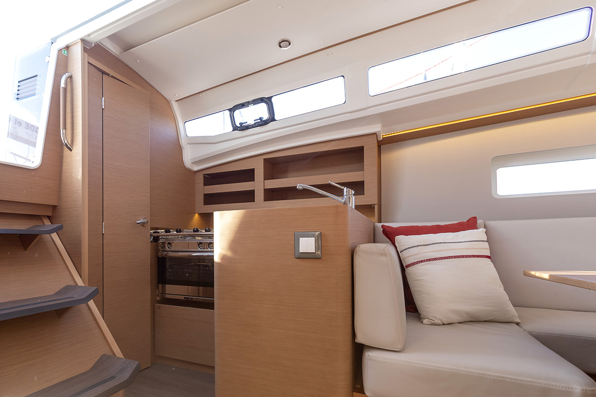 Sun Odyssey 380 1