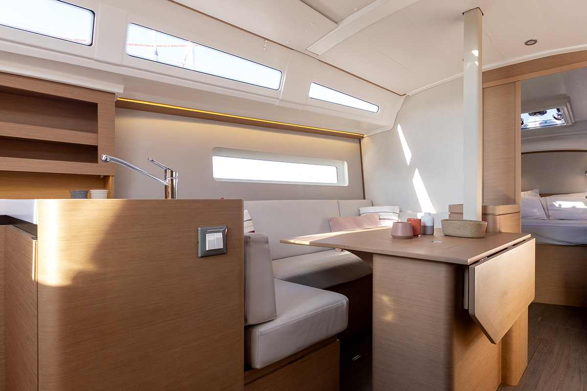 Sun Odyssey 380 1