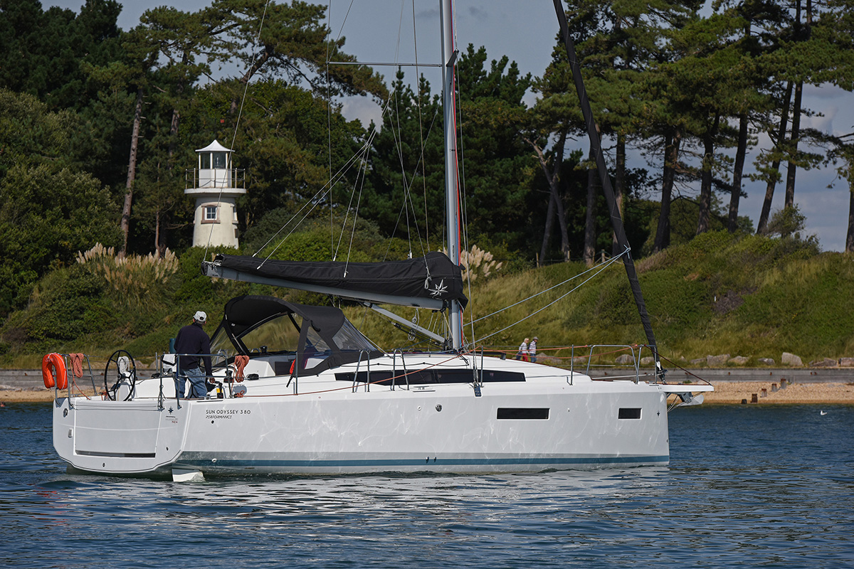 Sun Odyssey 380 6